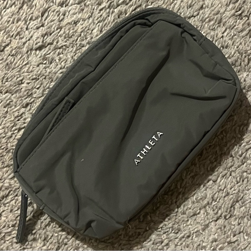 Athleta Gray Toiletry Bag Compact and Durable